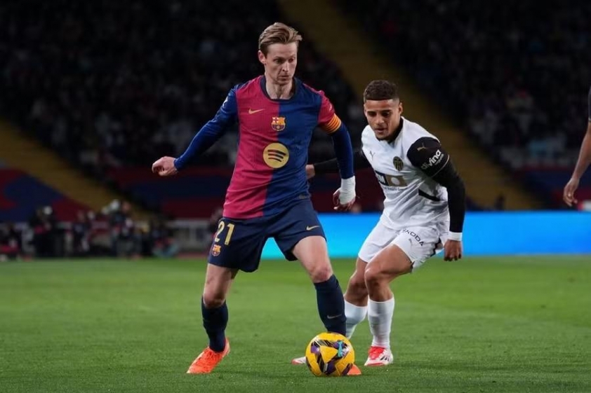 Vì sao De Jong chưa gia hạn với Barca? 713740