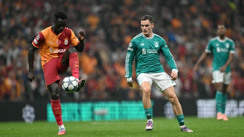 CĐV Liverpool chỉ trích Arne Slot dữ dội sau thất bại liên tiếp 714104