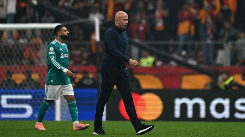 CĐV Liverpool chỉ trích Arne Slot dữ dội sau thất bại liên tiếp 714105