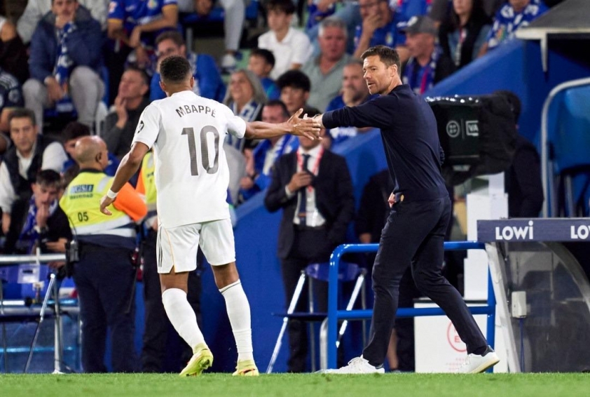 HLV Alonso lên tiếng về sự phụ thuộc của Real Madrid vào Mbappe 725071