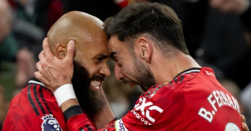 CĐV MU gây bão với loạt banner AI tại Old Trafford 730380