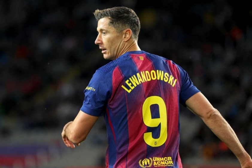 Robert Lewandowski có ở lại Barcelona không? 5 gettyimages-2244285333