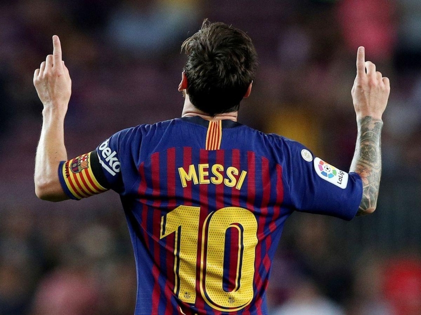 Hai khoảng khắc có thể chọn để dựng tượng Messi ở sân Camp Nou 741064