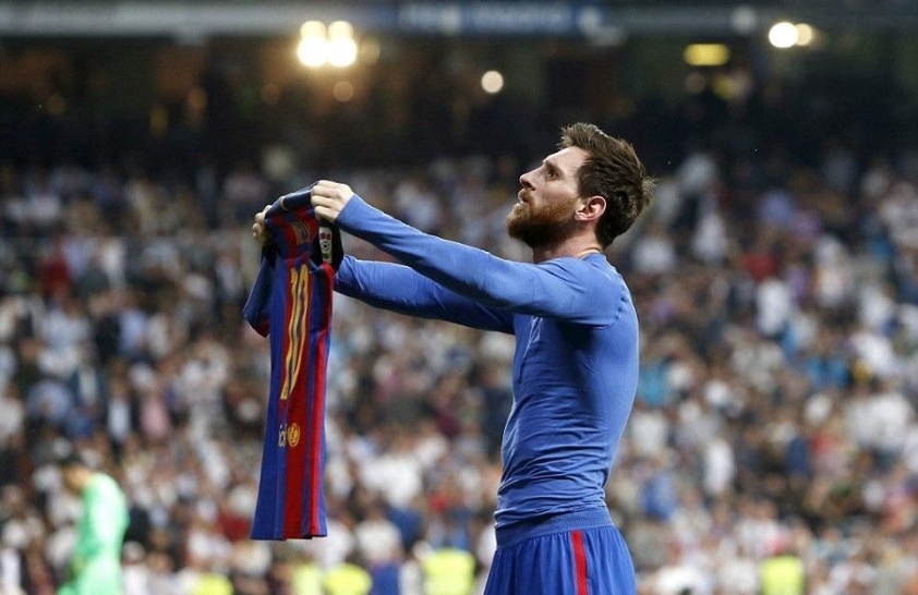 Hai khoảng khắc có thể chọn để dựng tượng Messi ở sân Camp Nou 741063