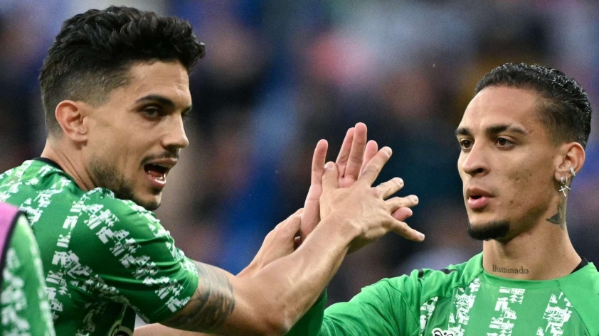 Cựu sao MU "hồi sinh", được ví như sự kết hợp giữa Neymar và Ronaldo 4 Hồi sinh rực rỡ, cựu sao MU được ví như Neymar pha Ronaldo 742583