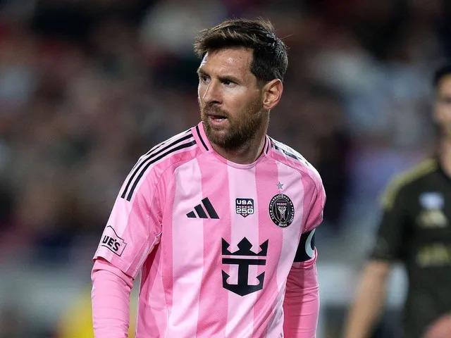 https___sportsmole-media-prod.s3.gra.io.cloud.ovh.net_uploads_2026_03_messi-69bb68fded055514106242