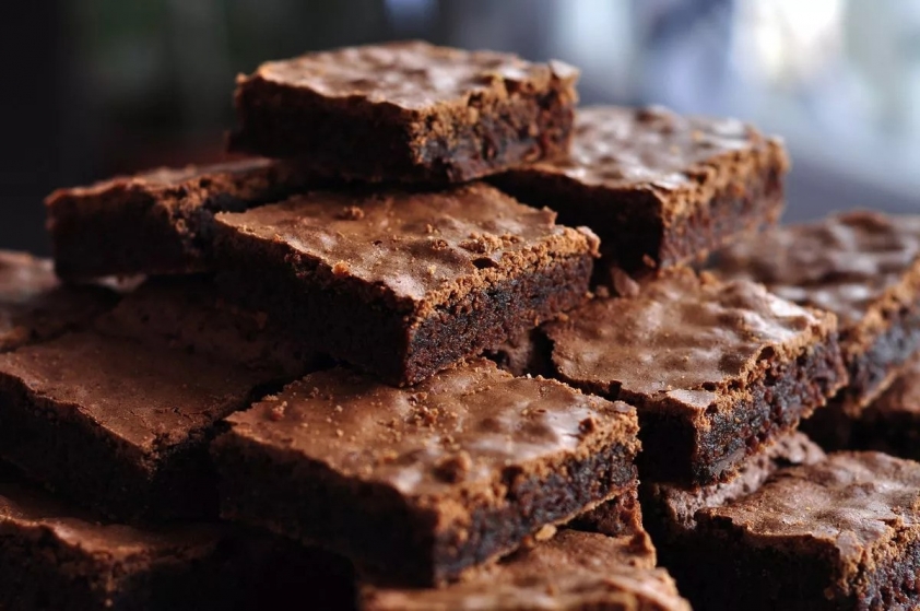 1-pile-of-delicious-chocolate-brownies-1707274980.jpg