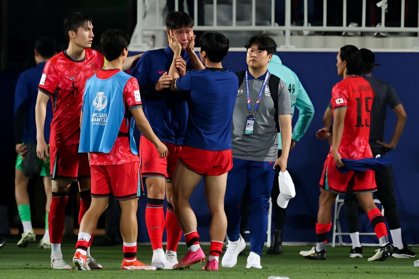 Cầu thủ Hàn Quốc khóc ròng khi bị loại cay đắng tại Tứ kết U23 Châu Á 451998
