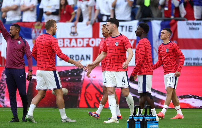 Trực tiếp Anh vs Serbia: Trent Alexander-Arnold đá tiền vệ 482061