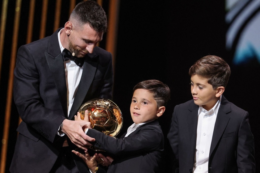 There appears a 'equal' factor with Messi at the 2023 Golden Ball, making Mbappe and Haaland jealous 349234