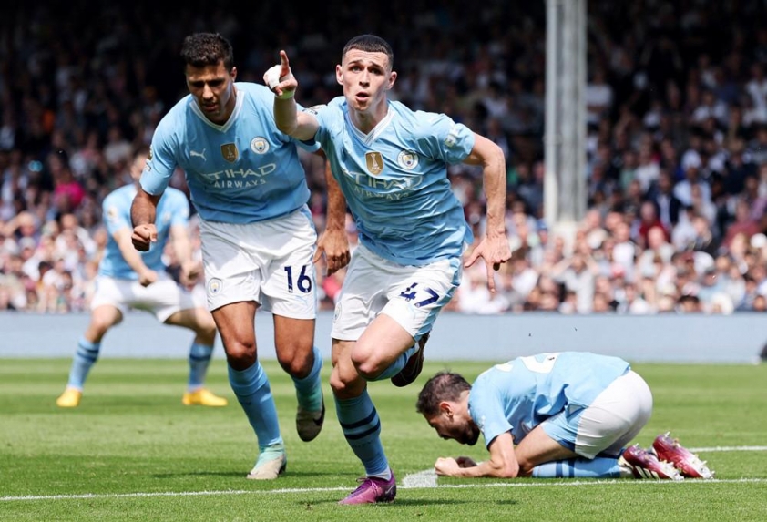 Đè bẹp Fulham, Man City vươn lên ngôi đầu Ngoại hạng Anh 460583