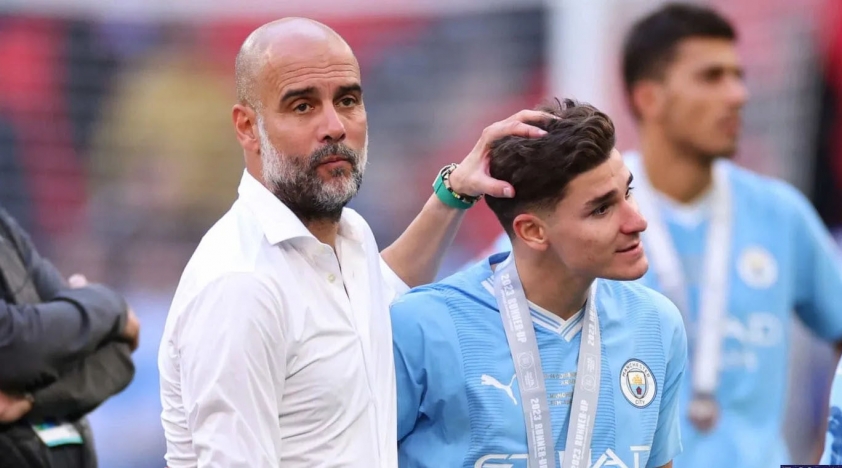 Thua đau Arsenal, Pep Guardiola nổi điên vì bù giờ quá lâu 311866