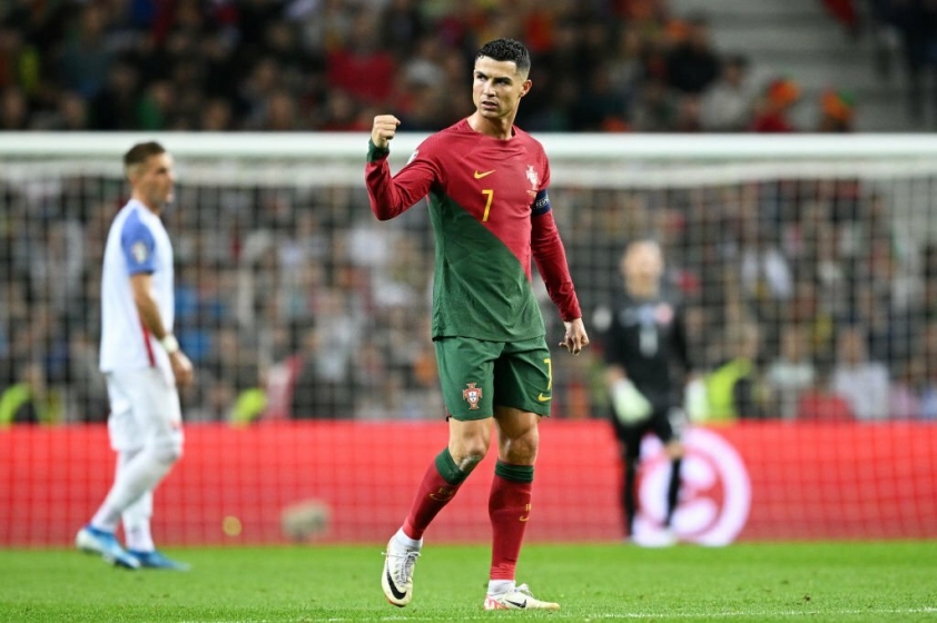 Ronaldo rực sáng, Bồ Đào Nha thắng kịch tính sau màn rượt đuổi với Slovakia 341192