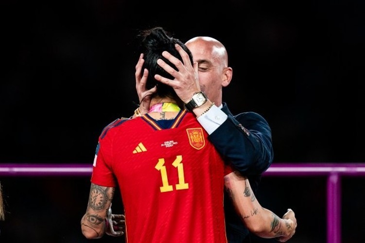 西班牙足协前主席因世界杯强吻而面临牢狱之灾