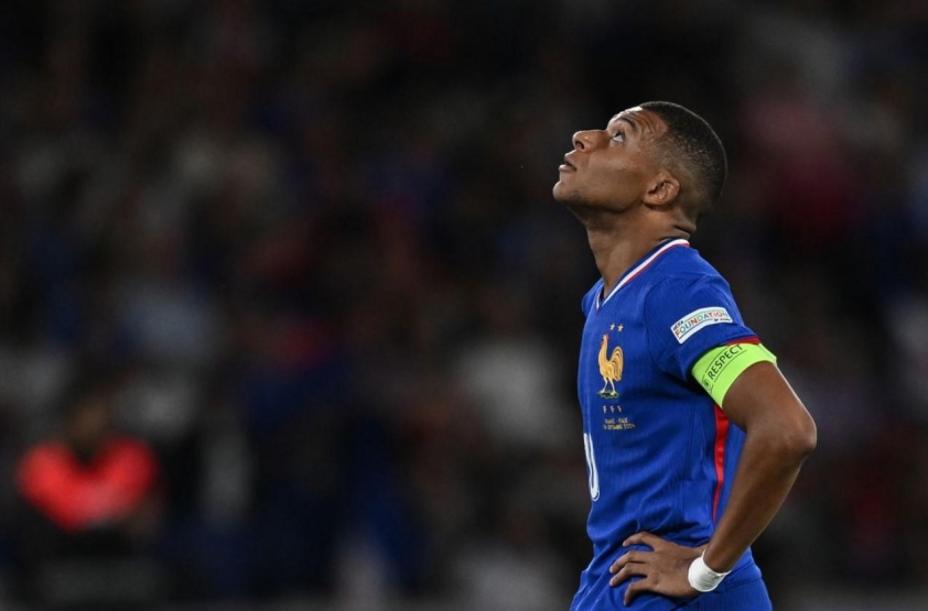 Nội bộ Pháp lục đục: Mbappe câm lặng nghe đồng đội 'tát nước vào mặt'-524760