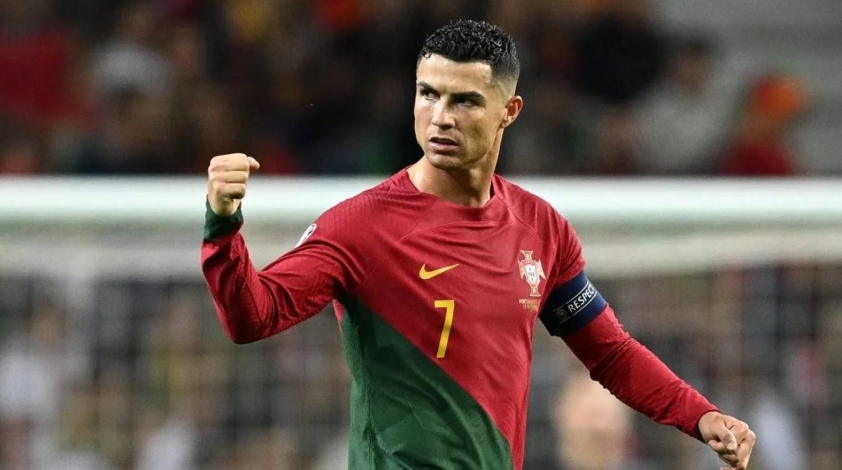 Cristiano Ronaldo cán mốc 1 tỷ người theo dõi-526977