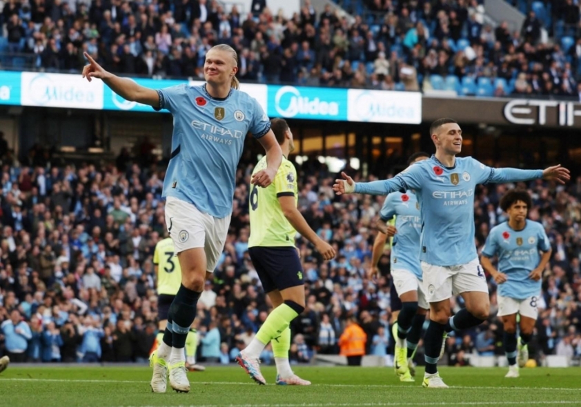 Manchester City vươn lên dẫn đầu Premier League với chiến thắng 1-0 trước Southampton