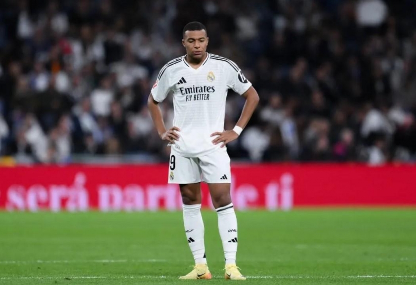 Kylian Mbappé đang vật lộn để hòa nhập vào Real Madrid giữa những bất đồng về lối chơi