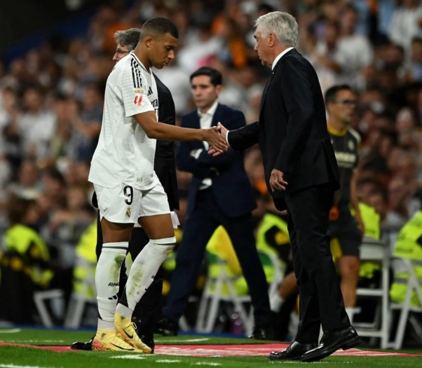 Kylian Mbappé đang vật lộn để hòa nhập vào Real Madrid giữa những bất đồng về lối chơi