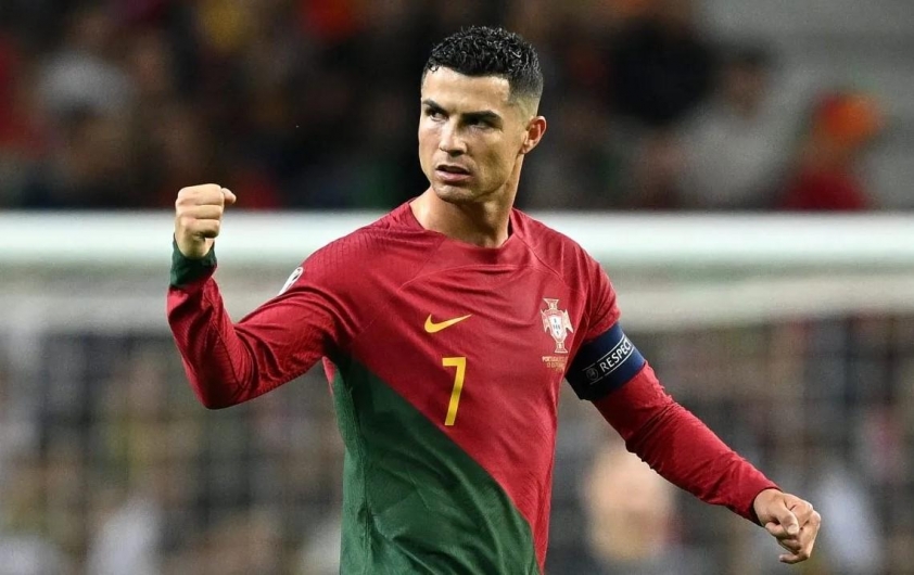 Huyên  chê Messi, khen Ronaldo và Mbappe hết lời-573840