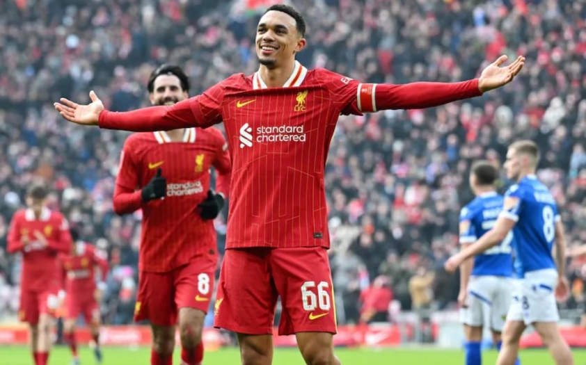 Trent Alexander-Arnold ghi siêu phẩm trong ngày đeo băng đội trưởng Liverpool.