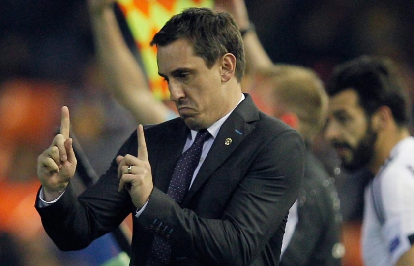 Gary Neville chỉ thẳng 2 cái tên lọt vào chung 631731