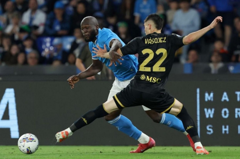 Kịch tính vòng 36 Serie A: Napoli hụt chân trước Genoa, Inter Milan áp sát ngôi đầu bảng-633324