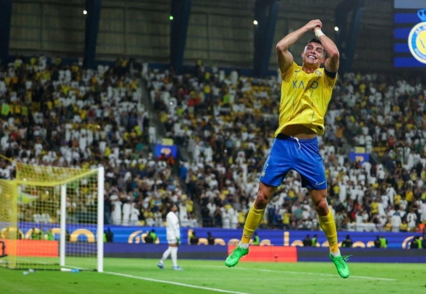 Ronaldo ký siêu hợp đồng, chốt tương lai trước World Cup 2026-654652