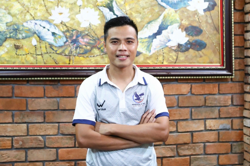 VCK bóng đá 7 người Quốc gia 2025: Friendly FC bật khóc khi nhận món quà đặc biệt từ SHB FC 670081