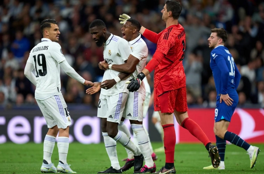 Vinicius chưa rõ tương lai, Real Madrid vội ký 3 hợp đồng mới-674423