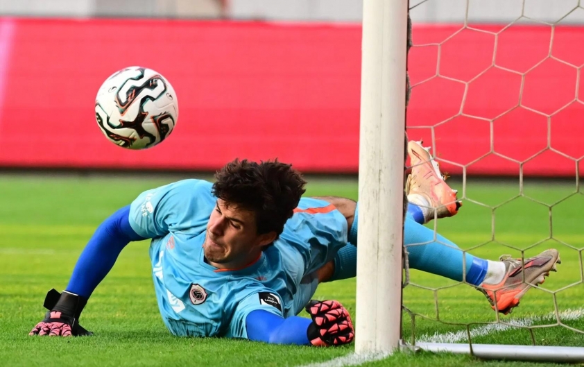 Nóng: Ngã ngũ thương vụ Emiliano Martinez gia nhập Man Utd 675809