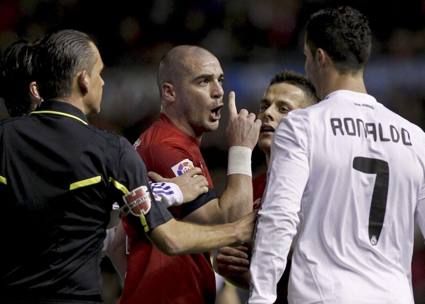 Ronaldo bị đào lại vụ việc 14 năm trước, lại gây bão MXH-687407