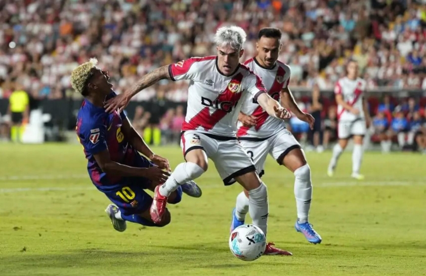"Bê bối gây chấn động tại trận hòa của Barcelona" 4 5