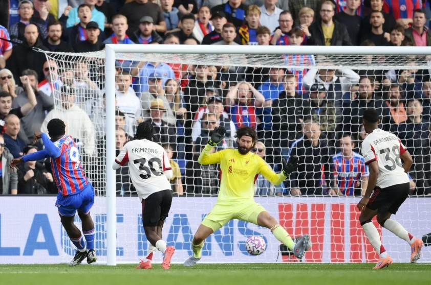 Arne Slot chỉ ra sai lầm nghiêm trọng khiến Liverpool thua trận 4 5