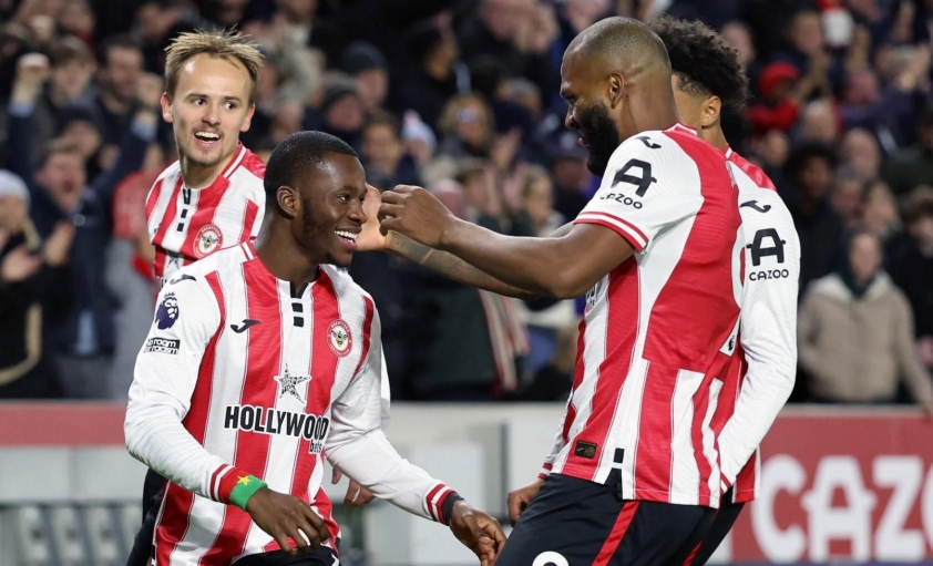Brentford đánh bại Liverpool, "Lữ đoàn đỏ" tuột khỏi top 5 Ngoại hạng Anh 4 Brentford mở tỷ số chỉ sau 5 phút
