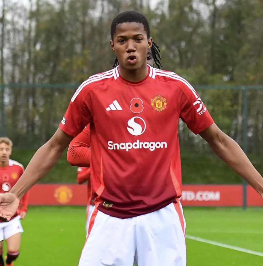 "Thần đồng 17 tuổi lập kỷ lục 50 bàn cho MU gây sốt" 5 10