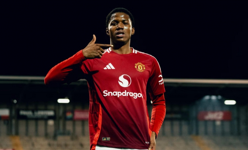 "Thần đồng 17 tuổi lập kỷ lục 50 bàn cho MU gây sốt" 4 9