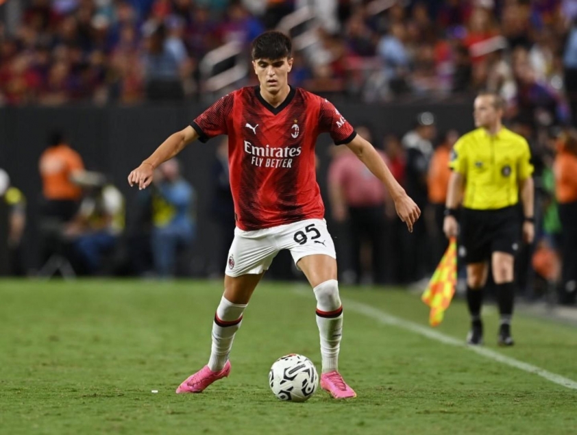 Barca muốn chiêu mộ hậu vệ xuất sắc đang gây bão ở Serie A 4 2