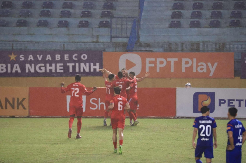 Alan tỏa sáng, CAHN dễ dàng thắng PVF CAND giữ mạch bất bại 13 Trực tiếp CAHN 1-0 PVF CAND: Hugo Gomes mở tỷ số 732275