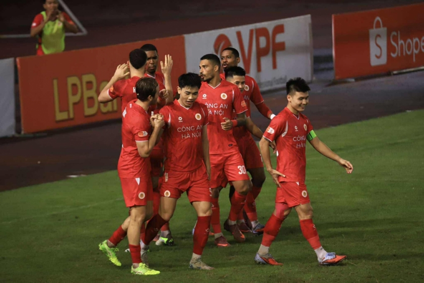 Đình Bắc phát biểu sau chiến thắng kịch tính của CAHN 4 2