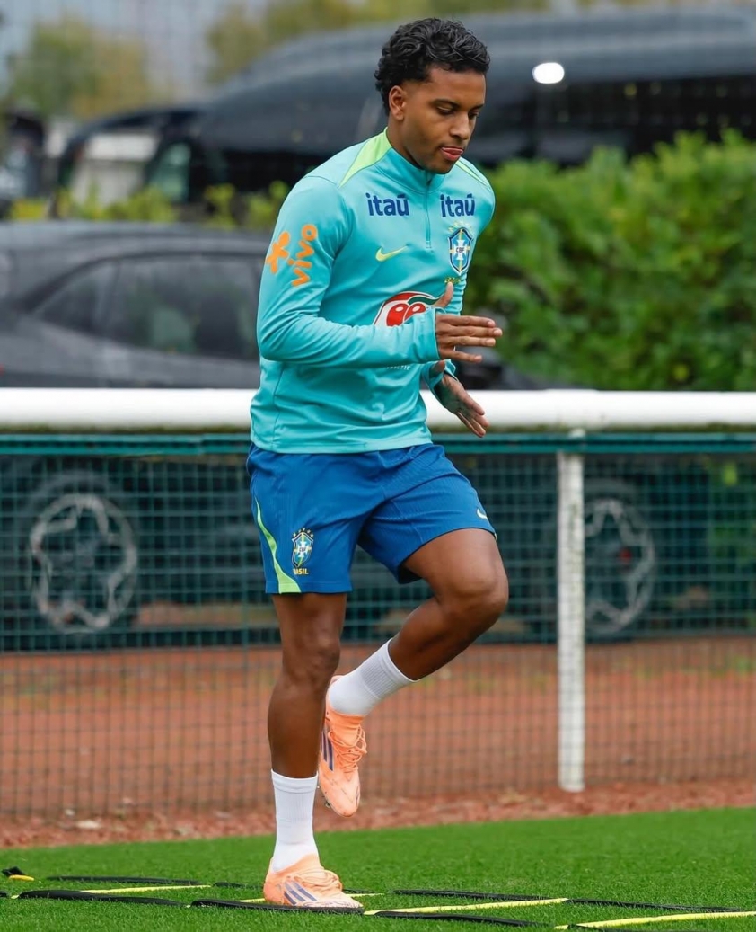 "Carlo Ancelotti hỗ trợ Arsenal trong việc chiêu mộ Rodrygo?" 5 580689604_18366931333159454_81026707803960322_n