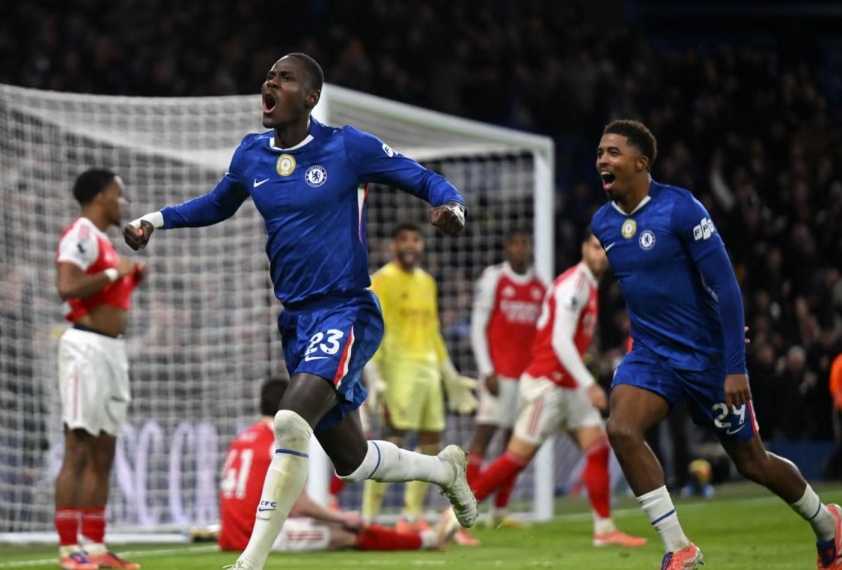 Arsenal không thể ghi bàn dù hơn Chelsea 1 người trong 60 phút 6 Trực tiếp Chelsea 1-0 Arsenal: Chelsea bất ngờ mở tỷ số-751064