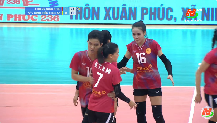 Trực tiếp bóng chuyền nữ Ninh Bình LPBank 1-0 VTV Bình Điền Long An: Bích Tuyền đẳng cấp 415186