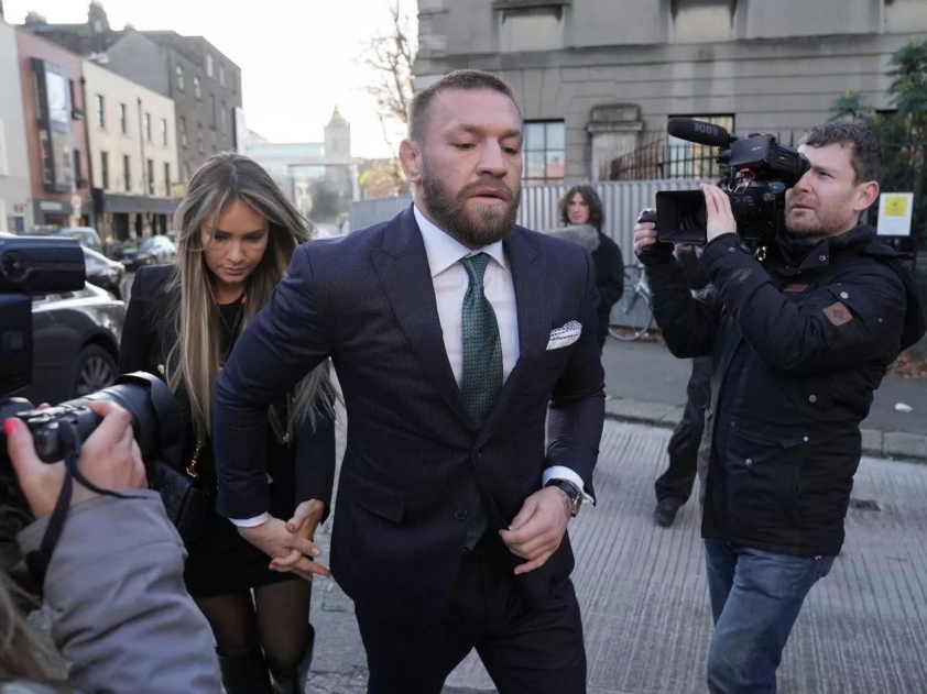 Conor McGregor 'bay màu' hơn 100.000 người theo dõi sau vụ tấn công tình dục 561982