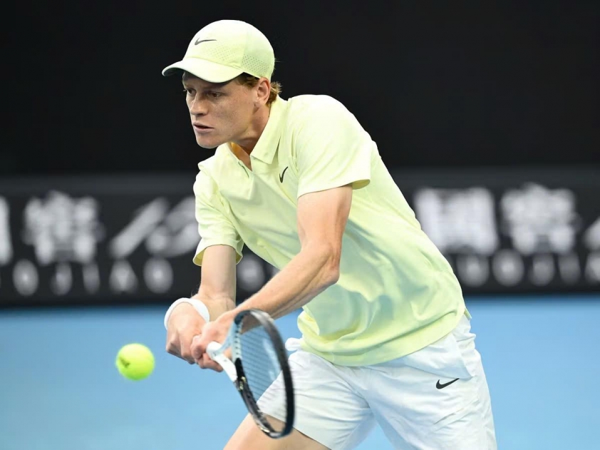 Jannik Sinner vất vả vào vòng 3 Australian Open 2025