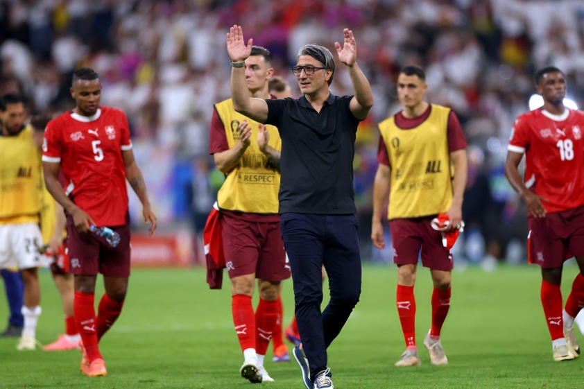 Vẻ ngoài điển trai của Murat Yakin - HLV trưởng Thụy Sĩ ở Euro 2024 494171
