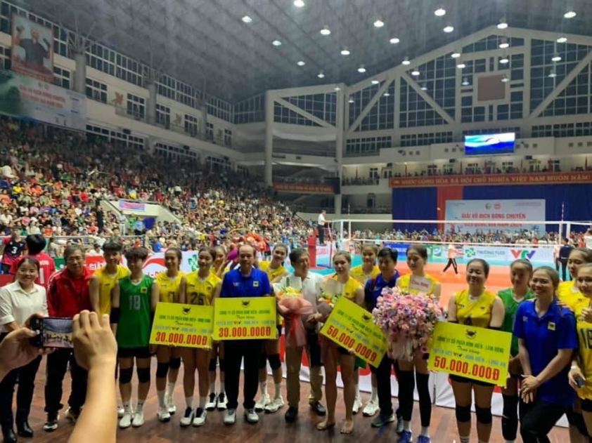 Trao giải tập thể, cá nhân giải bóng chuyền U23 quốc gia 2024: Long An, Thể Công vô địch 530416