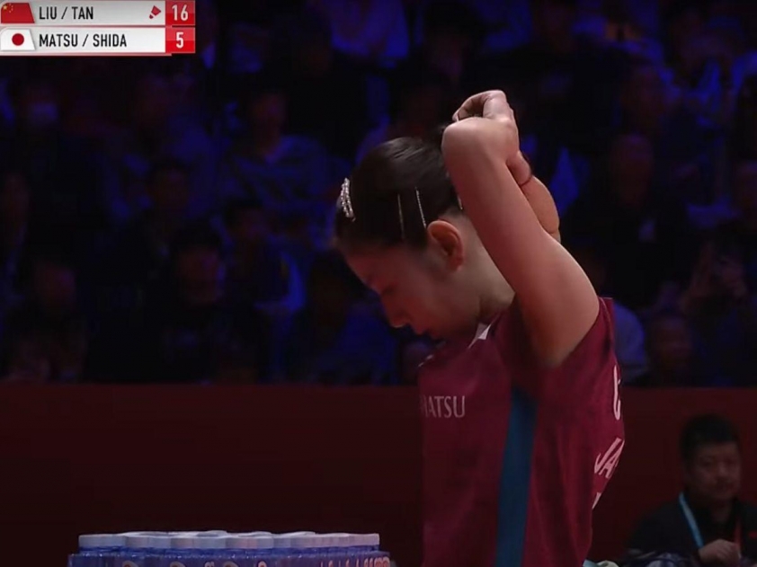 Nhận thẻ vàng 'khó đỡ' ở World Tour Finals, nữ thần cầu lông Chiharu Shida biểu cảm cực dễ thương 568451