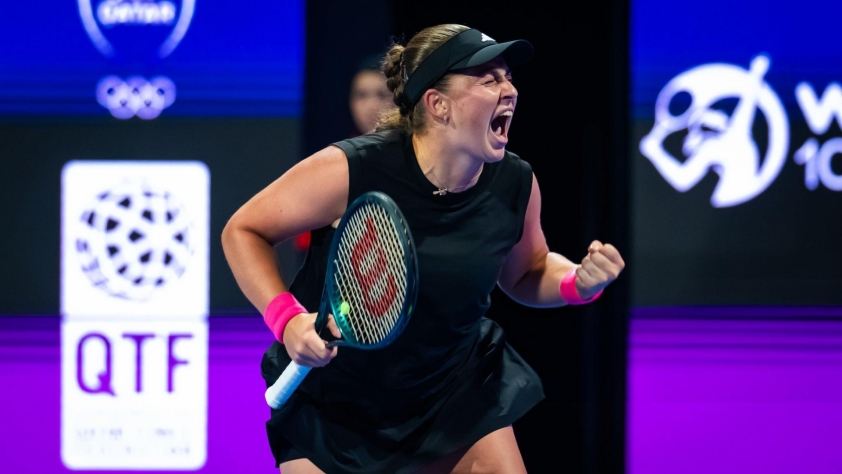 Jelena Ostapenko tiếp tục gieo rắc nỗi khiếp sợ cho Iga Swiatek (Ảnh: Getty)