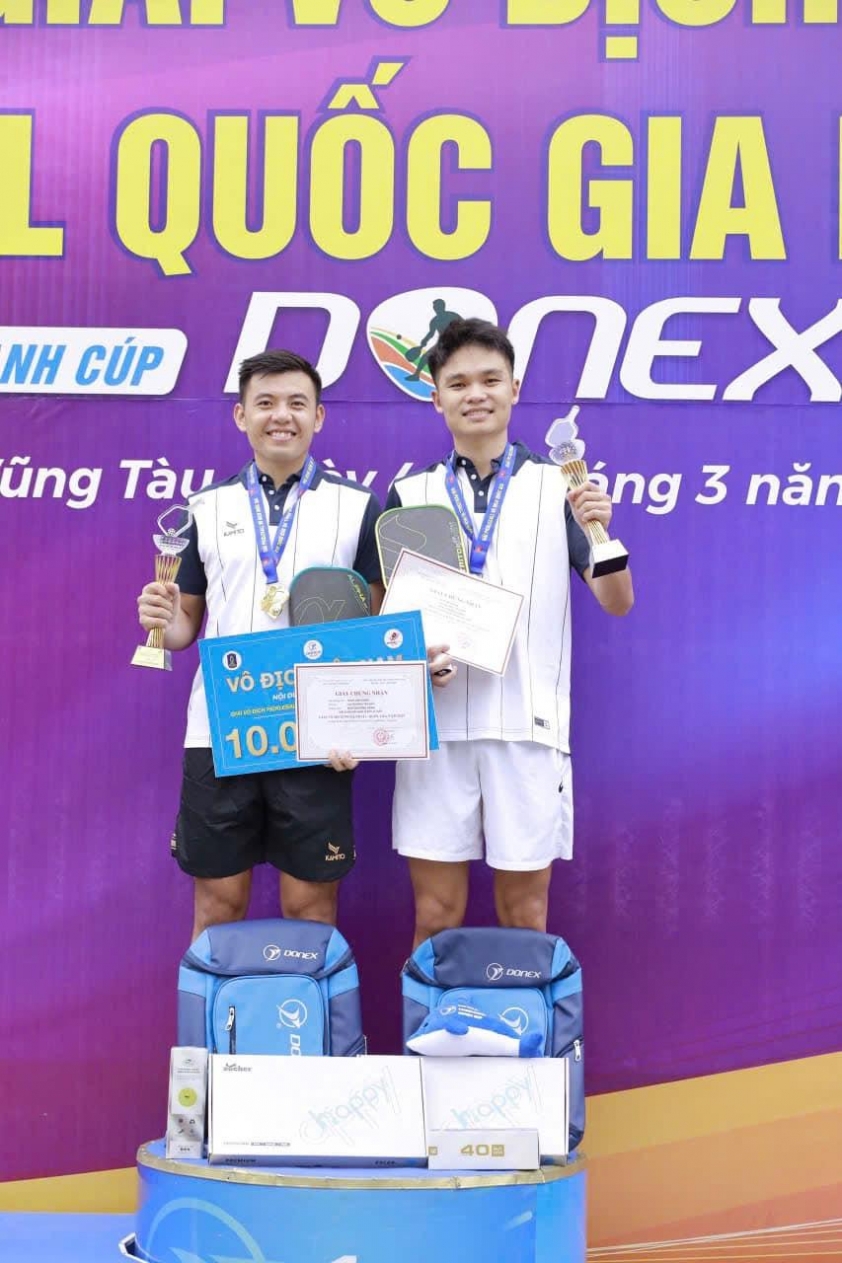 Lý Hoàng Nam cùng chức vô địch pickleball quốc gia với bạn thân Trịnh Linh Giang (Ảnh: FBNV)